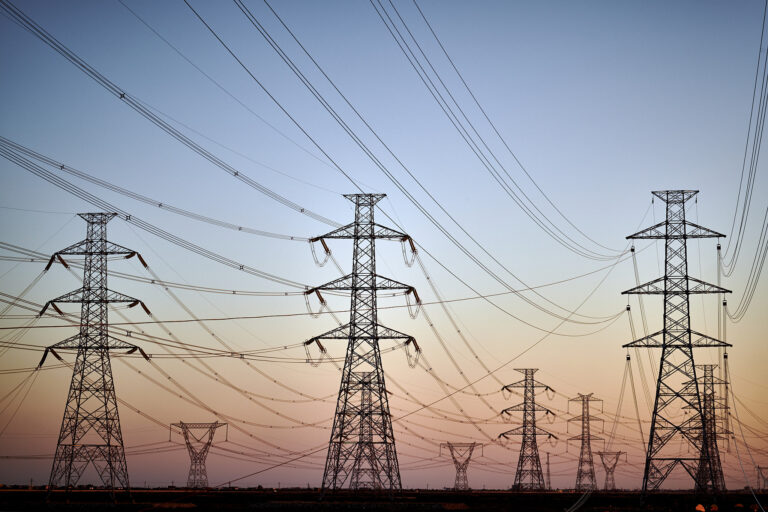 Linhas de transmissão de energia elétrica