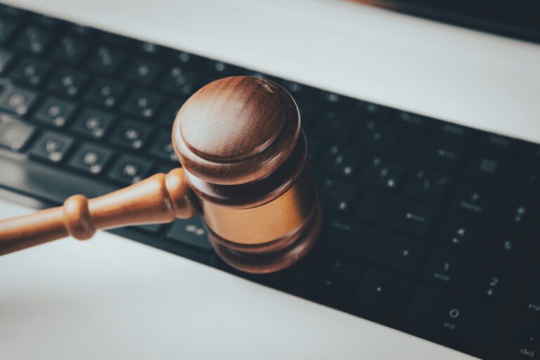 Prompt injection em petição judicial