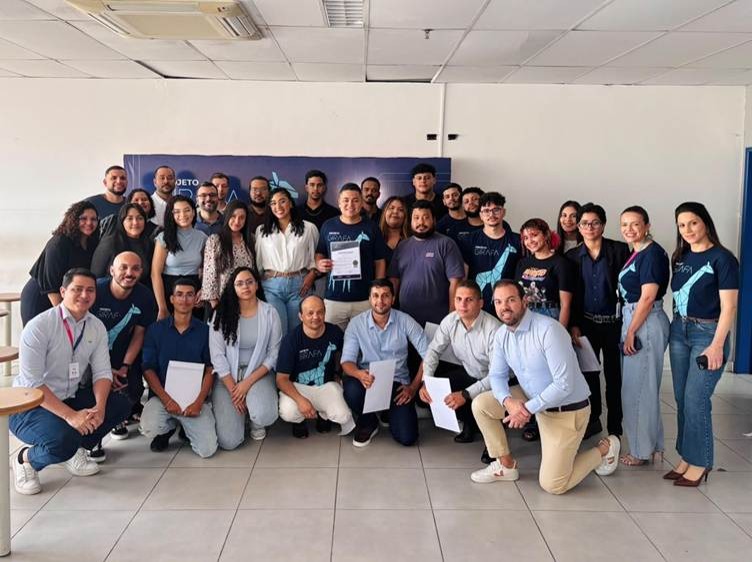 Formandos do Projeto Girafa, da TIVIT