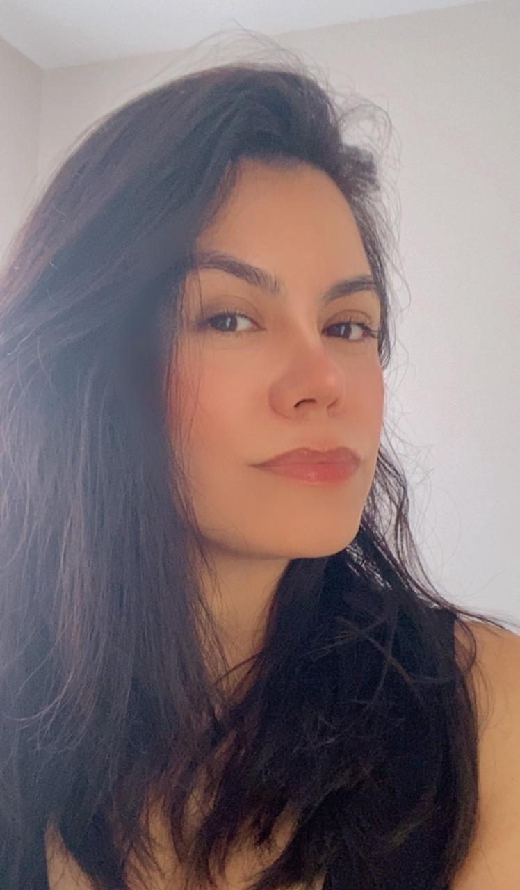 Bianca de Souza, consultora tributária da ACOM Sistemas