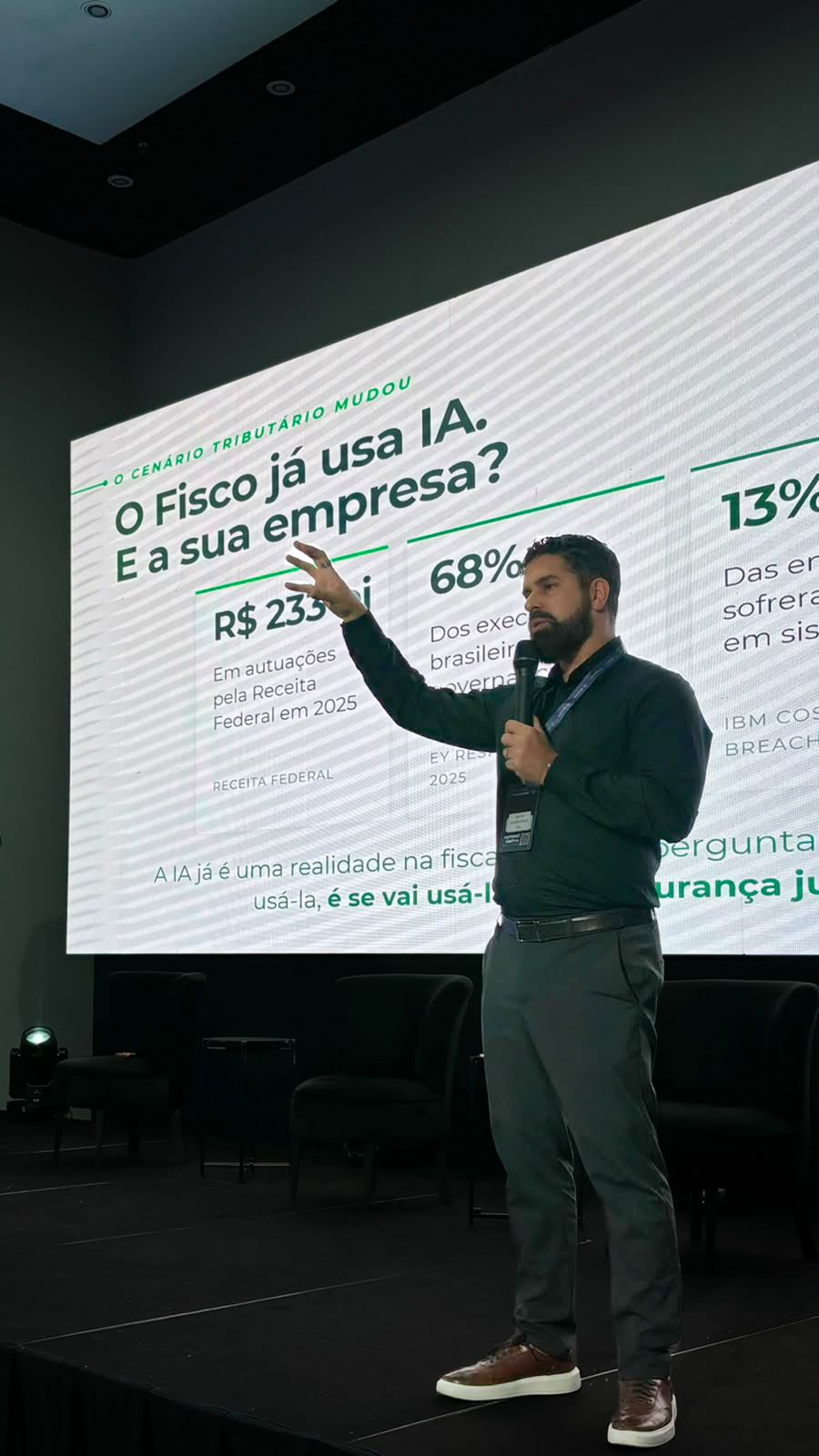 Ulisses Brondi, CEO da ASIS Tax Tech, e Roger Wodson, gerente comercial, durante apresentação no evento