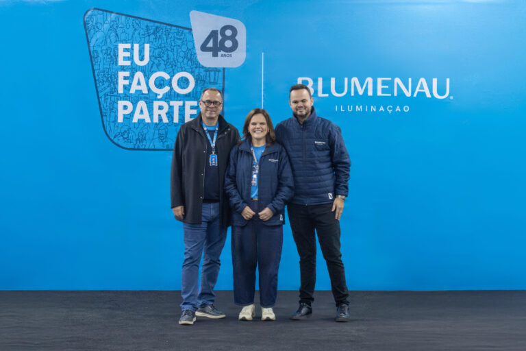 Renato Medeiros, Lorena Pamplona Medeiros e Renan Pamplona Medeiros, da Blumenau Iluminação