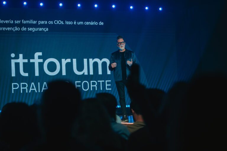 Neil Redding, futurista, no IT Forum Praia do Forte 2026