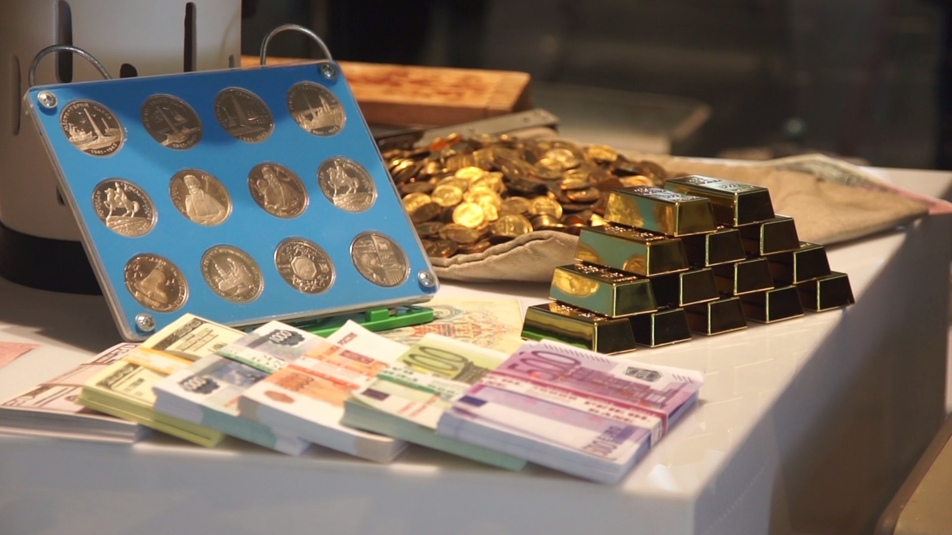 Updated exposition at the museum (modern Ukrainian paper money, coins & souvenir bars)