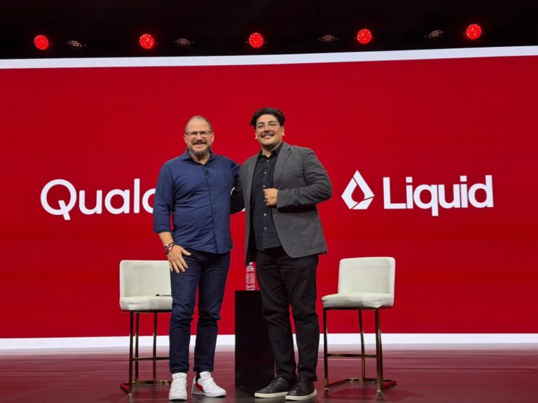 Cristiano Amon, CEO da Qualcomm, com Ramin Hasani, CEO e cofundador da Liquid AI